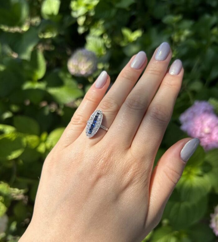 Inel autentic Art Deco din aur alb de 18k cu safire si diamante naturale