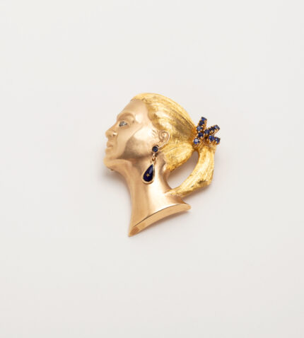 Brosa cap de femeie din aur galben de 18k cu diamant si safire