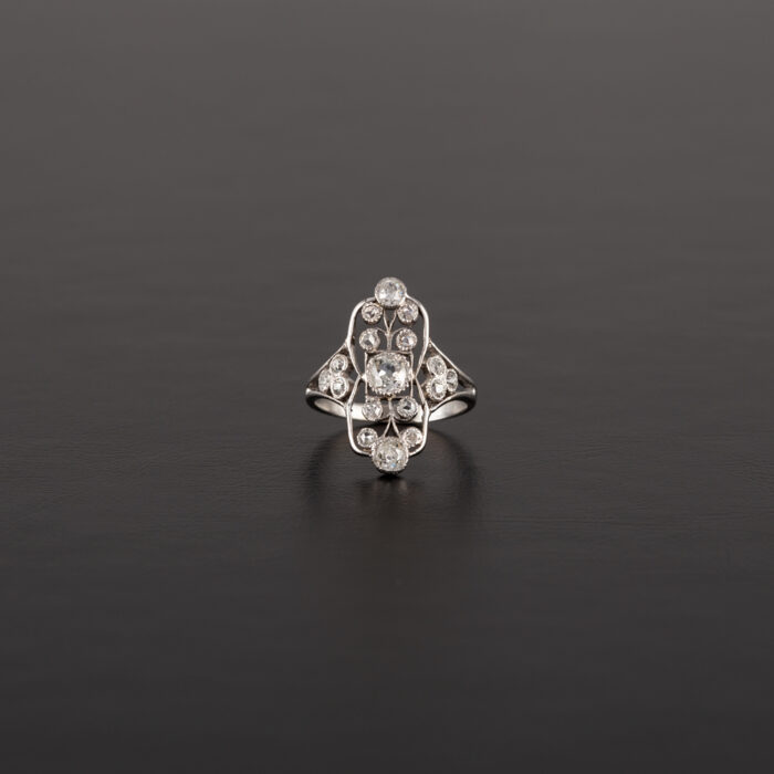 Inel autentic Art Deco din platina cu diamante naturale
