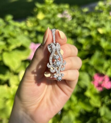 Colier vintage din aur alb de 18k cu pandantiv din platina si diamante naturale